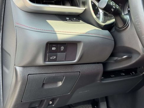 Used 2024 Toyota Highlander XSE FWD image 10