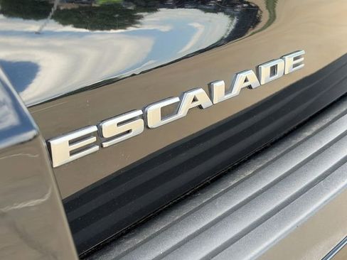 Used 2018 Cadillac Escalade Luxury image 12