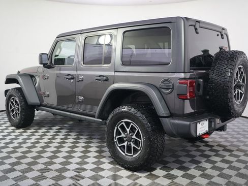 Used 2025 Jeep Wrangler Unlimited Rubicon AWD/4WD image 3