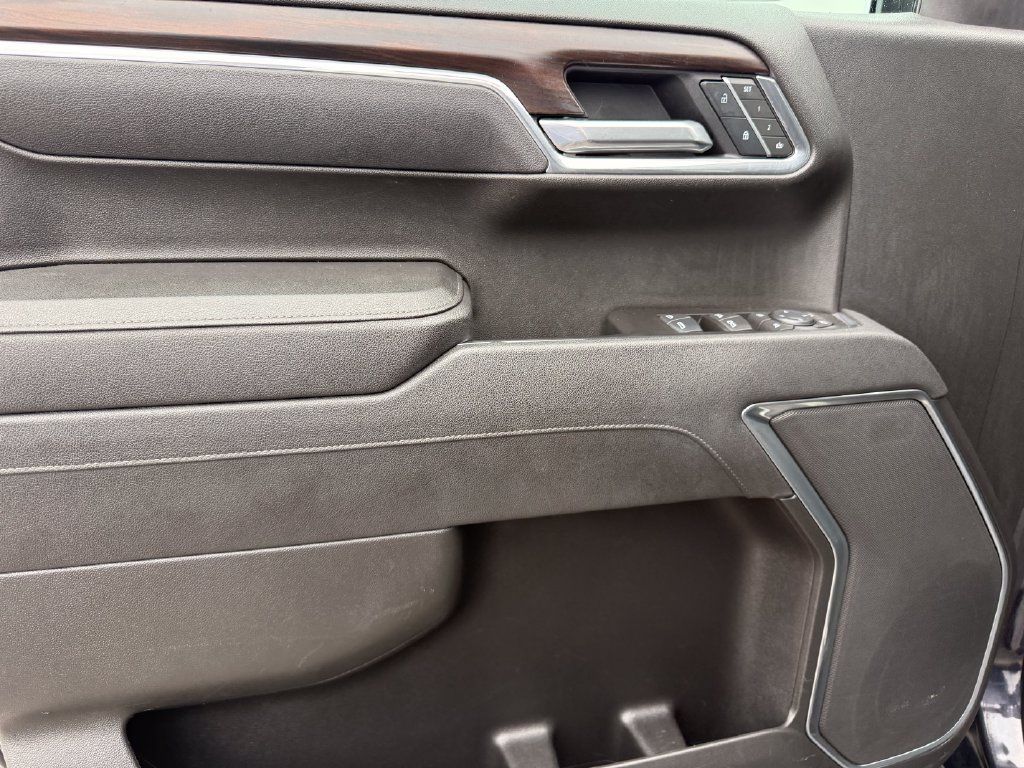 Used 2025 GMC Sierra 1500 SLT RWD image 5