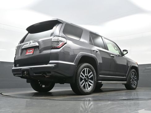 Used 2018 Toyota 4Runner Limited AWD/4WD image 33
