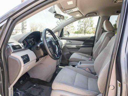 Used 2017 Honda Odyssey SE image 16