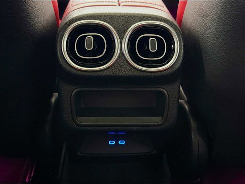 Used 2024 Mercedes-Benz GLC 300 4MATIC image 24