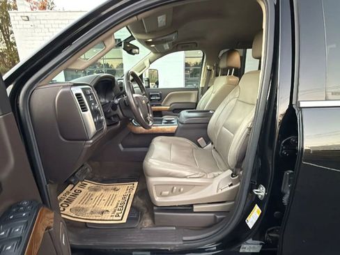 Used 2018 Chevrolet Silverado 1500 LTZ w/ LTZ Plus Package image 18