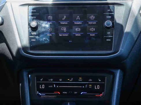 Used 2022 Volkswagen Tiguan SE FWD image 13