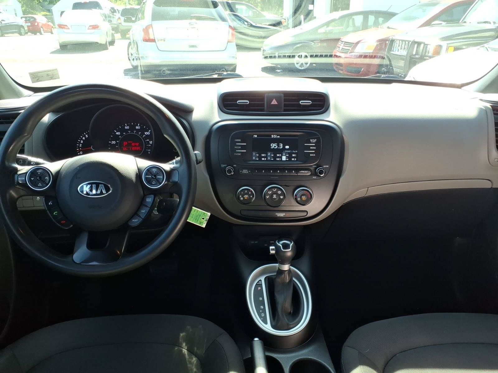 Used 2017 Kia Soul FWD image 7