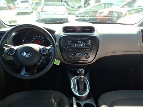 Used 2017 Kia Soul FWD image 7