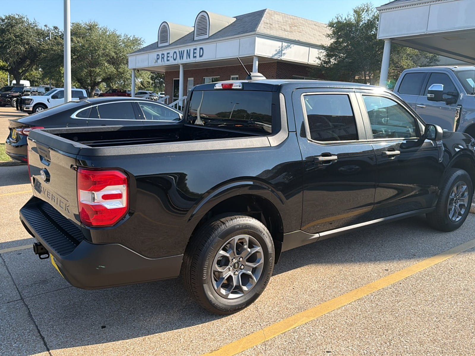 Used 2025 Ford Maverick XLT w/ Equipment Group 302A AWD/4WD image 8