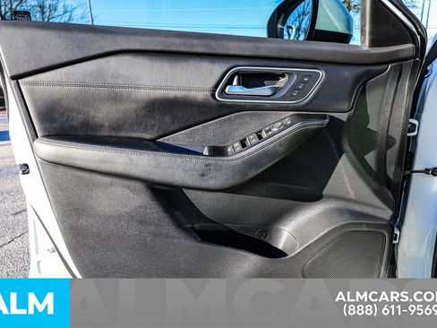 Certified 2025 Nissan Rogue Platinum w/ Tech Package image 45