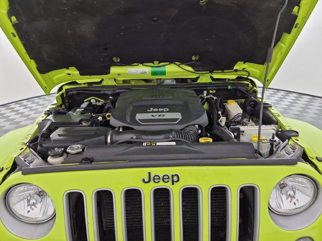 Used 2016 Jeep Wrangler Unlimited Sahara w/ Connectivity Group AWD/4WD image 37