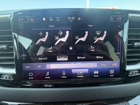 Used 2024 Chrysler Pacifica Touring-L FWD image 30
