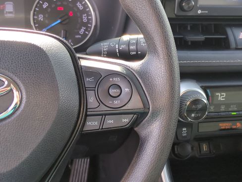 Used 2022 Toyota RAV4 XLE image 17