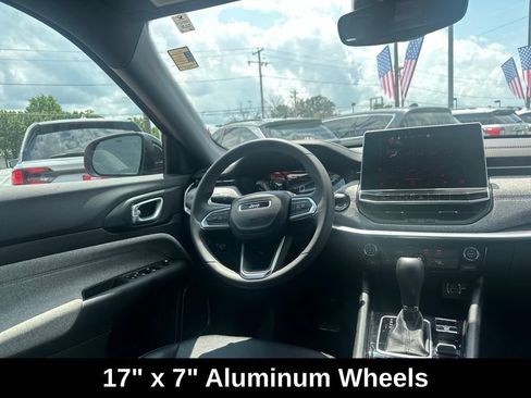 Used 2024 Jeep Compass Latitude AWD/4WD image 15