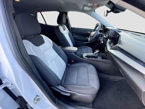 Used 2025 Chevrolet Trax LS image 25