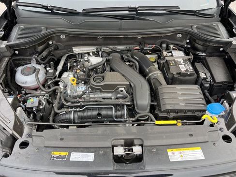 Used 2025 Volkswagen Taos SE image 12