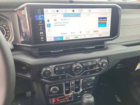 New 2025 Jeep Gladiator Willys image 12