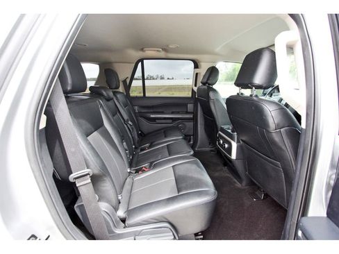 Used 2023 Ford Expedition XLT image 10