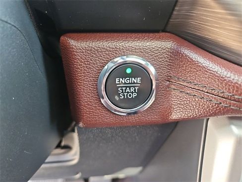 Used 2022 Ford Expedition Limited image 17