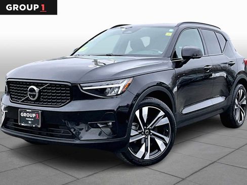 Certified 2024 Volvo XC40 B5 Plus w/ Protection Package Premier image 1