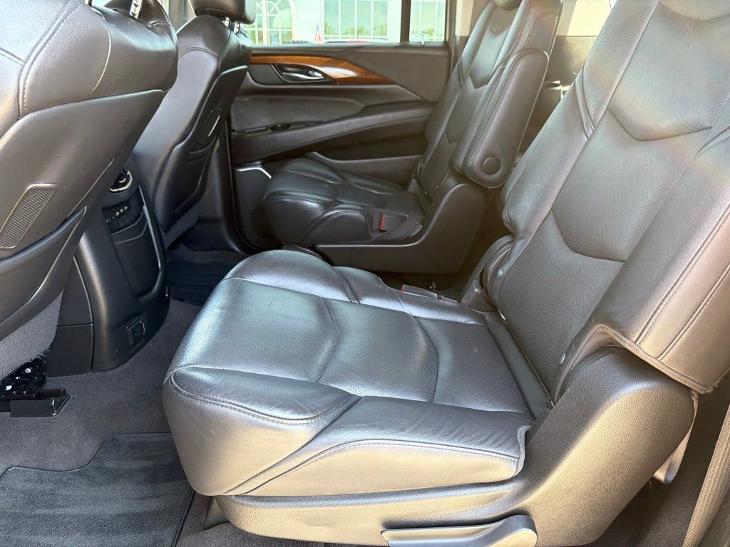 Used 2020 Cadillac Escalade ESV Premium Luxury w/ Escalade Sport Edition AWD/4WD image 23