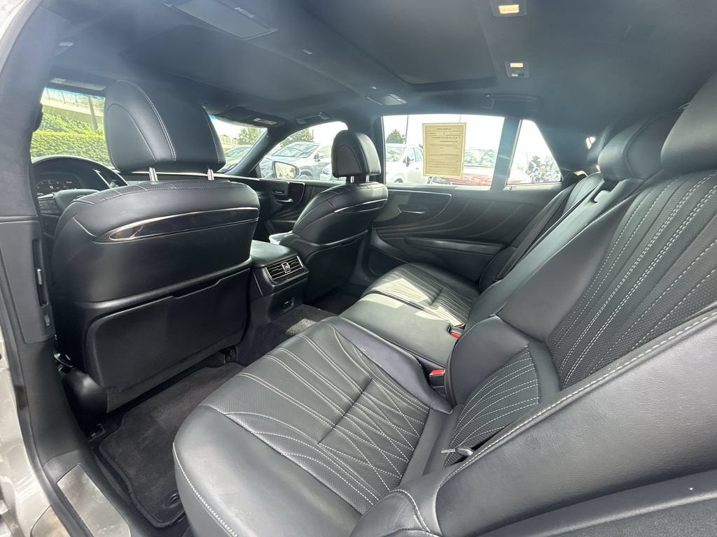 Used 2018 Lexus LS 500 w/ Luxury Package RWD image 29
