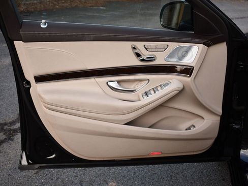 Used 2018 Mercedes-Benz S 560 4MATIC Sedan image 20