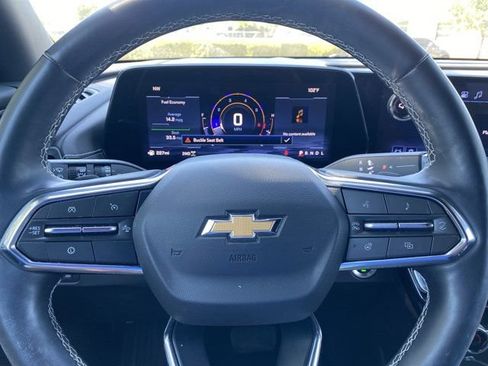 Used 2025 Chevrolet Traverse LT AWD/4WD image 16