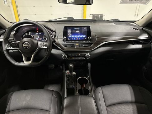 Used 2024 Nissan Altima 2.5 SV FWD image 10