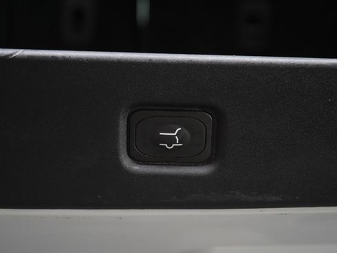 Used 2025 Ford Expedition Platinum AWD/4WD image 19