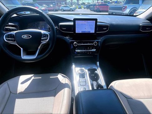 Used 2021 Ford Explorer Limited w/ Equipment Group 301A AWD/4WD image 18