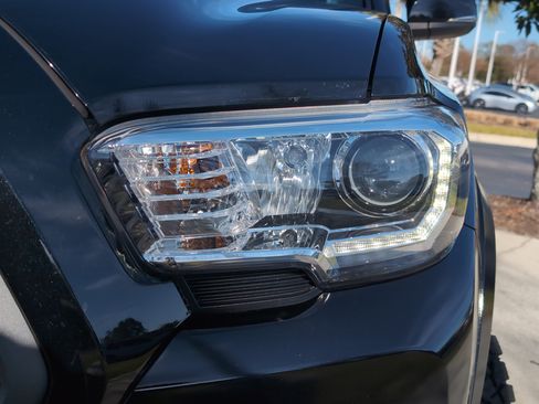 Certified 2022 Toyota Tacoma TRD Sport image 6