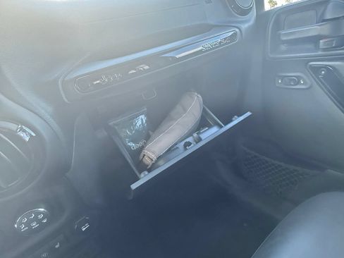 Used 2017 Jeep Wrangler Unlimited Sahara AWD/4WD image 37
