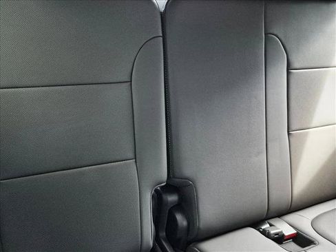 Used 2023 Chevrolet Traverse Premier FWD image 17