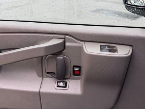 Used 2018 GMC Savana 2500 w/ Driver Convenience Package image 6