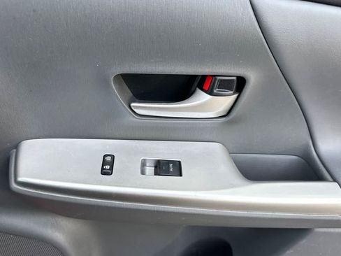 Used 2014 Toyota Prius V Five FWD image 20