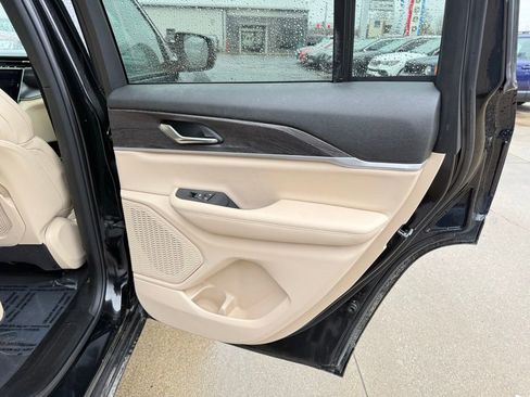 Used 2023 Jeep Grand Cherokee Limited AWD/4WD image 27