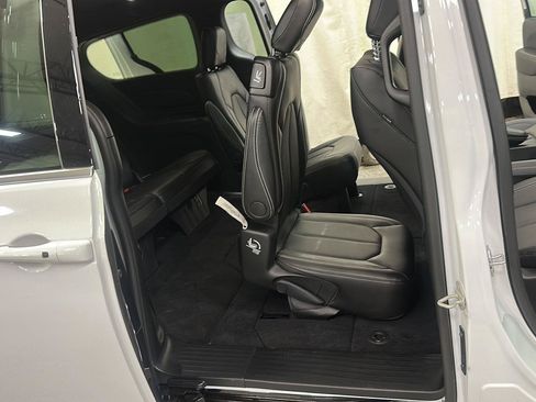 Used 2026 Chrysler Pacifica Select AWD/4WD image 31