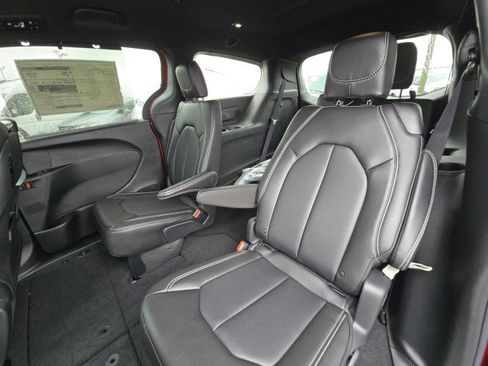 New 2026 Chrysler Pacifica Select AWD/4WD image 19