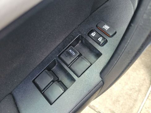 Used 2016 Toyota Corolla LE FWD image 13