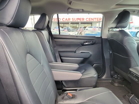 Used 2024 Toyota Highlander LE image 15