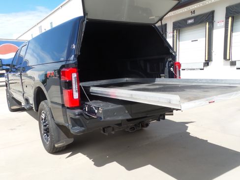 Used 2024 Ford F350 Platinum w/ FX4 Off-Road Package AWD/4WD image 28