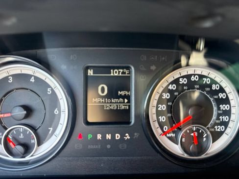 Used 2019 RAM 1500 Classic SLT AWD/4WD image 9