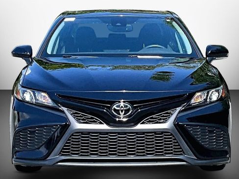 Used 2021 Toyota Camry SE w/ Convenience Package FWD image 3