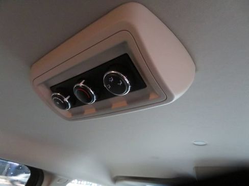 Used 2018 Dodge Grand Caravan SE w/ UConnect Hands-Free Group FWD image 16