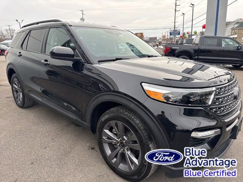 Used 2022 Ford Explorer XLT w/ Equipment Group 202A image 4