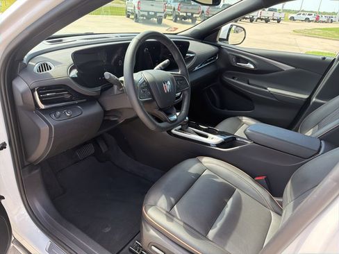 Used 2025 Buick Envista Avenir FWD image 9