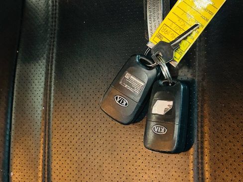 Used 2013 Kia Soul ! FWD image 30