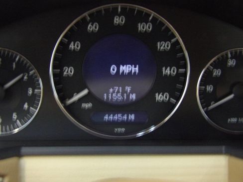 Used 2009 Mercedes-Benz E 350 4MATIC Sedan image 14