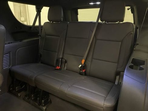 Used 2024 Chevrolet Suburban Z71 w/ Luxury Package AWD/4WD image 28