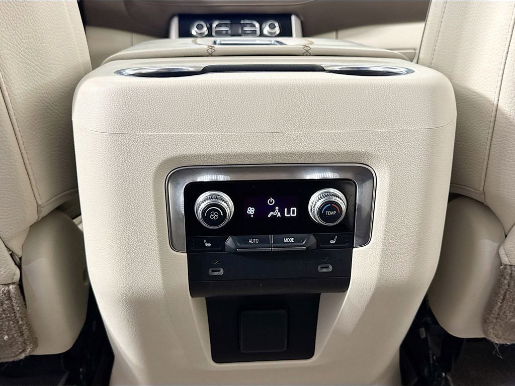 Used 2021 GMC Yukon Denali w/ Denali Premium Package RWD image 32